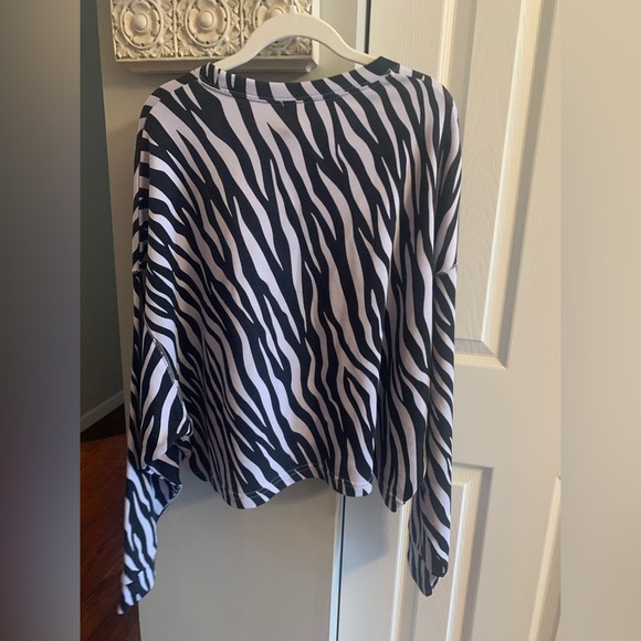 Nike Women's Black and Lilac Zebra Print Sweatshirt NWT- L - Picture 4 of 5